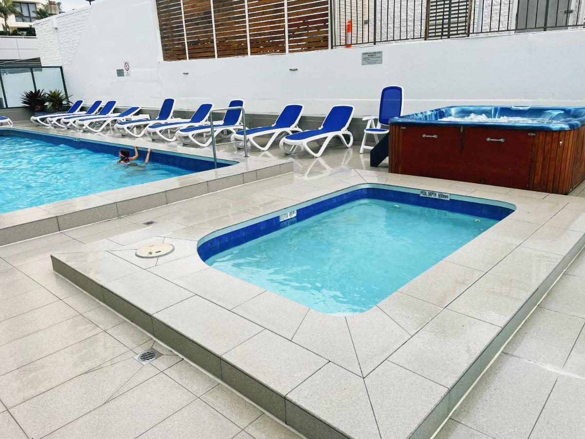 1 Bedroom And 1 Living Room Family Suite Gold Coast Kültér fotó