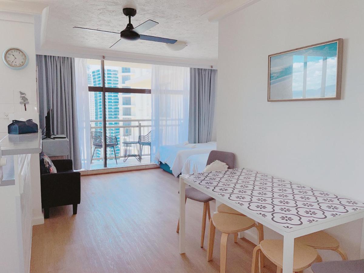 1 Bedroom And 1 Living Room Family Suite Gold Coast Kültér fotó